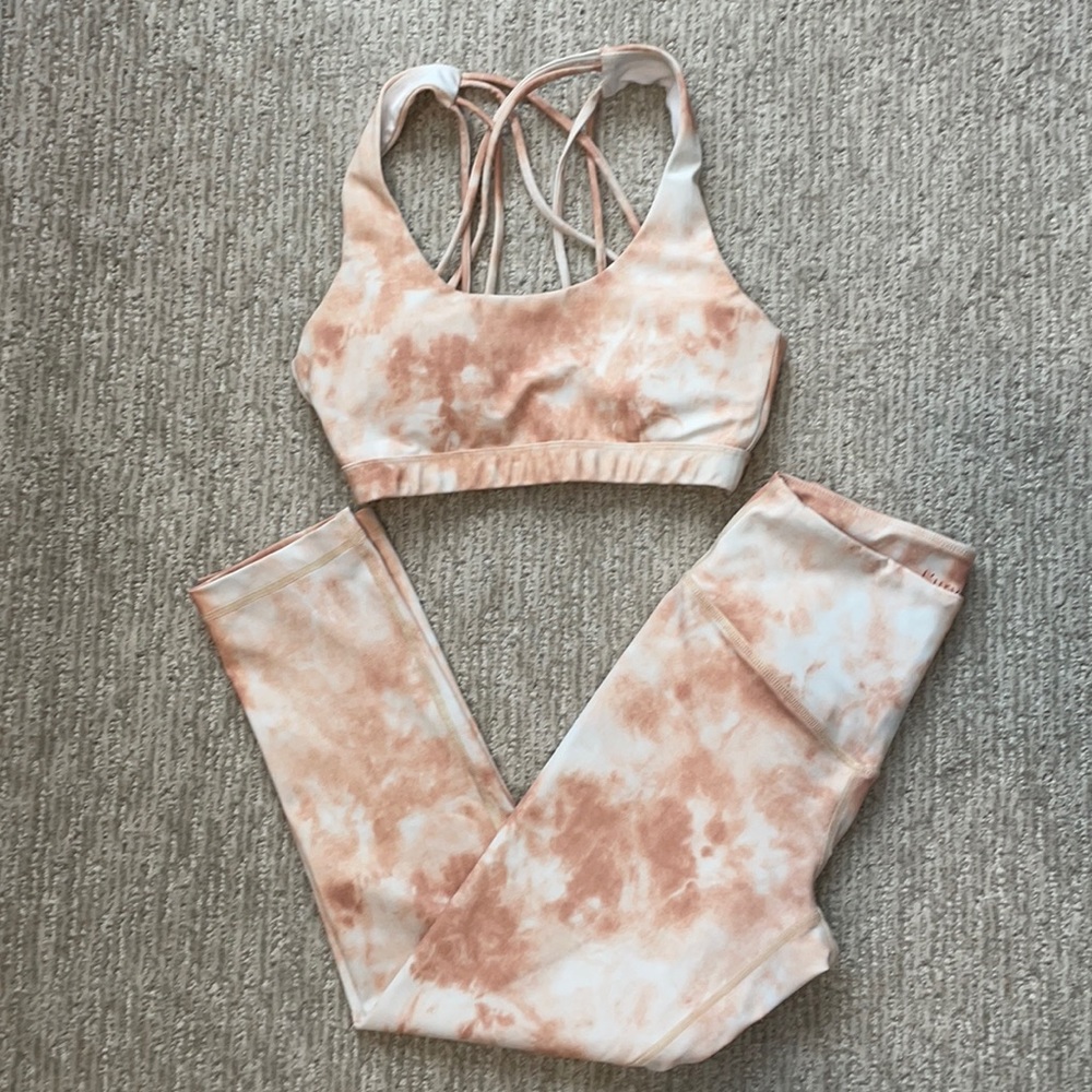 L’URV SET sports bra and leggings